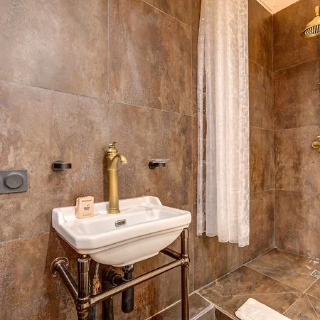 Gare De Lyon 4bd - 4bth Apartment! * Parigi